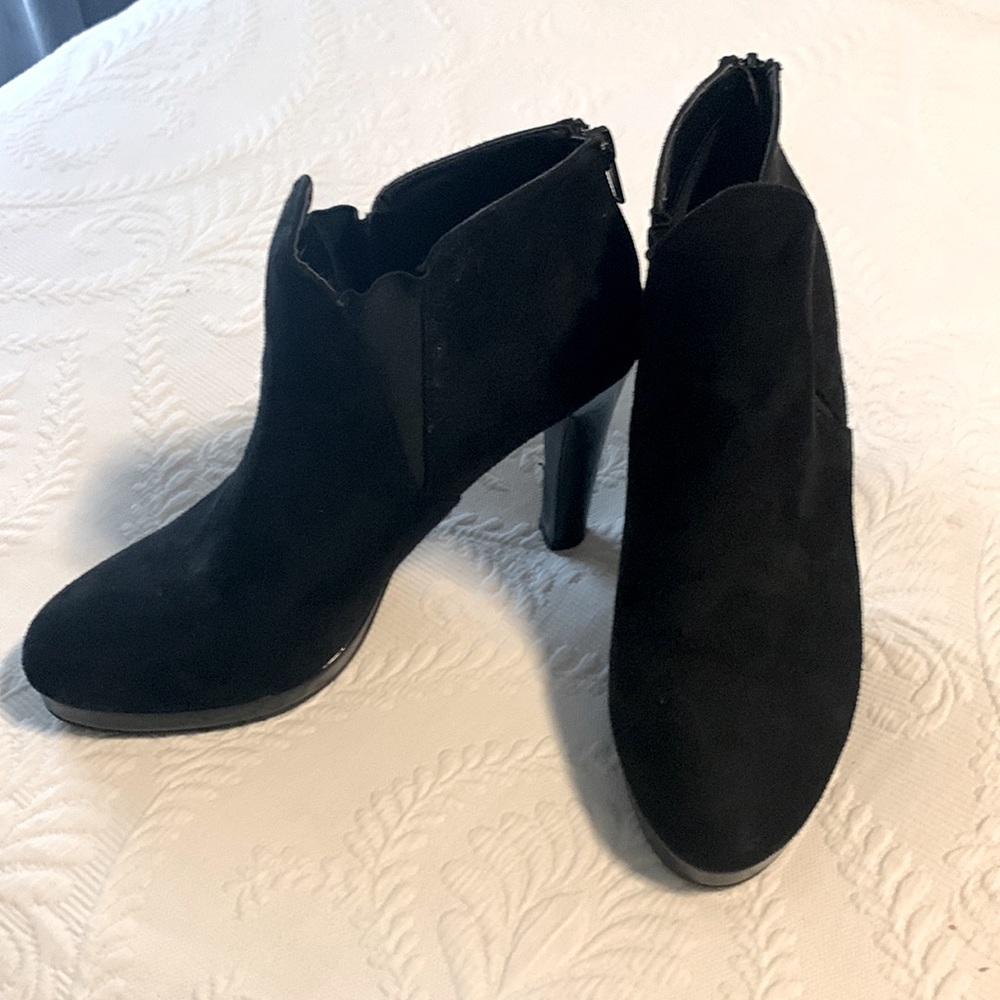 ND zip high heeled booties.